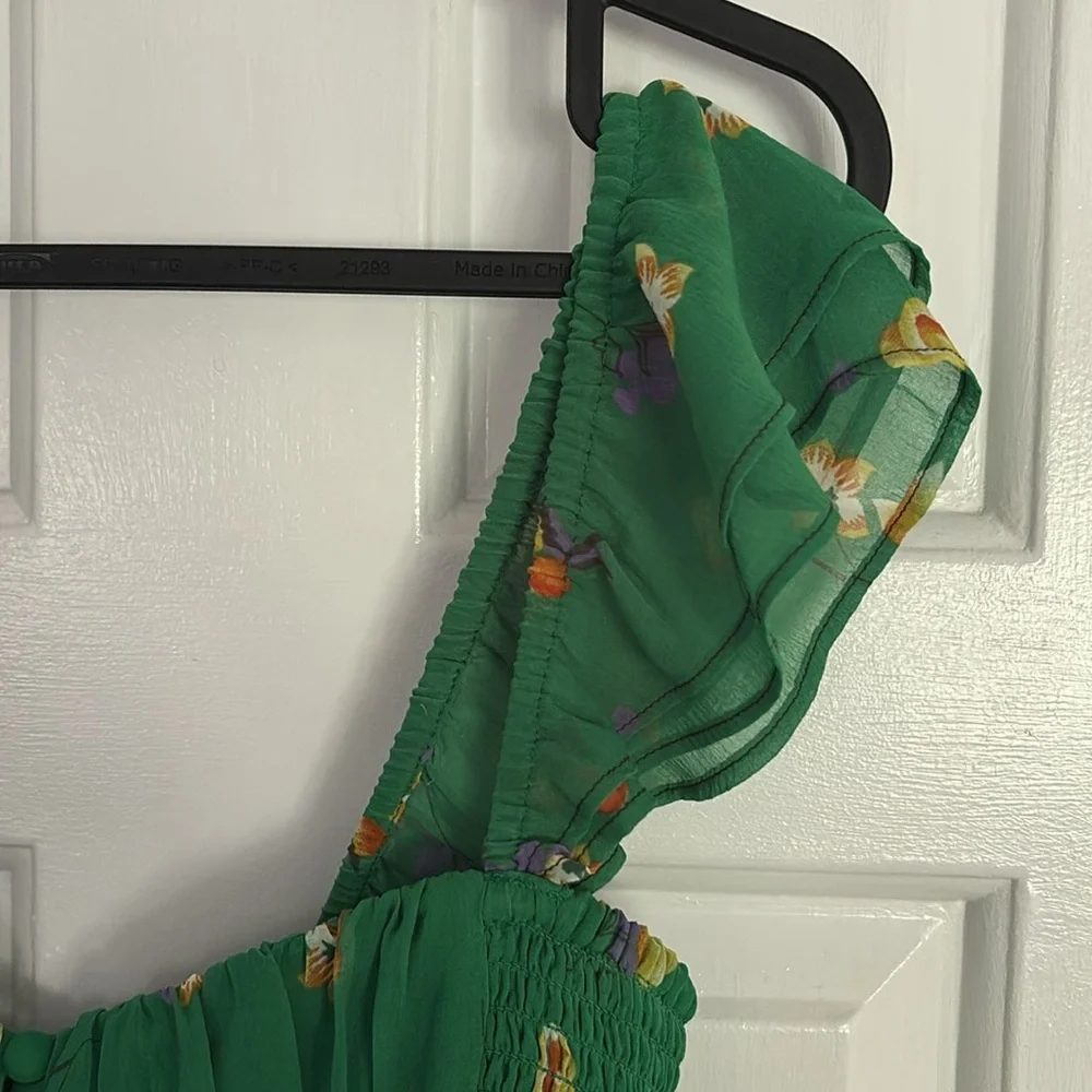 Green Summer Top - Picture 3 of 6
